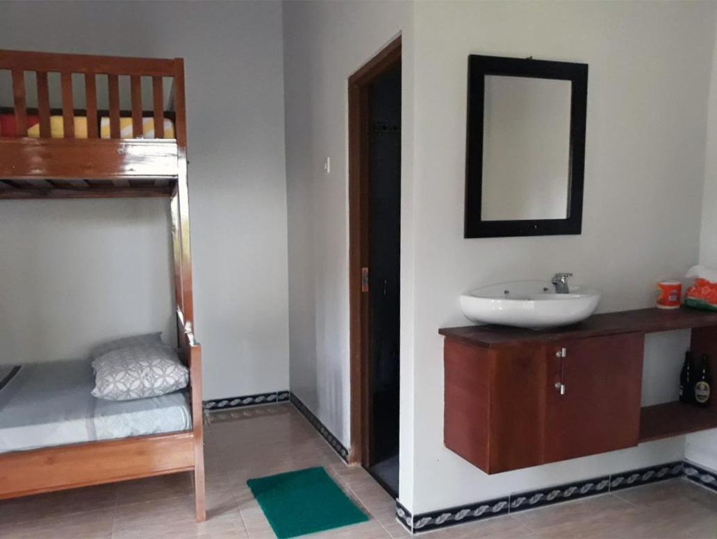 Red Island Bungalows Pasanggaran ห้อง รูปภาพ