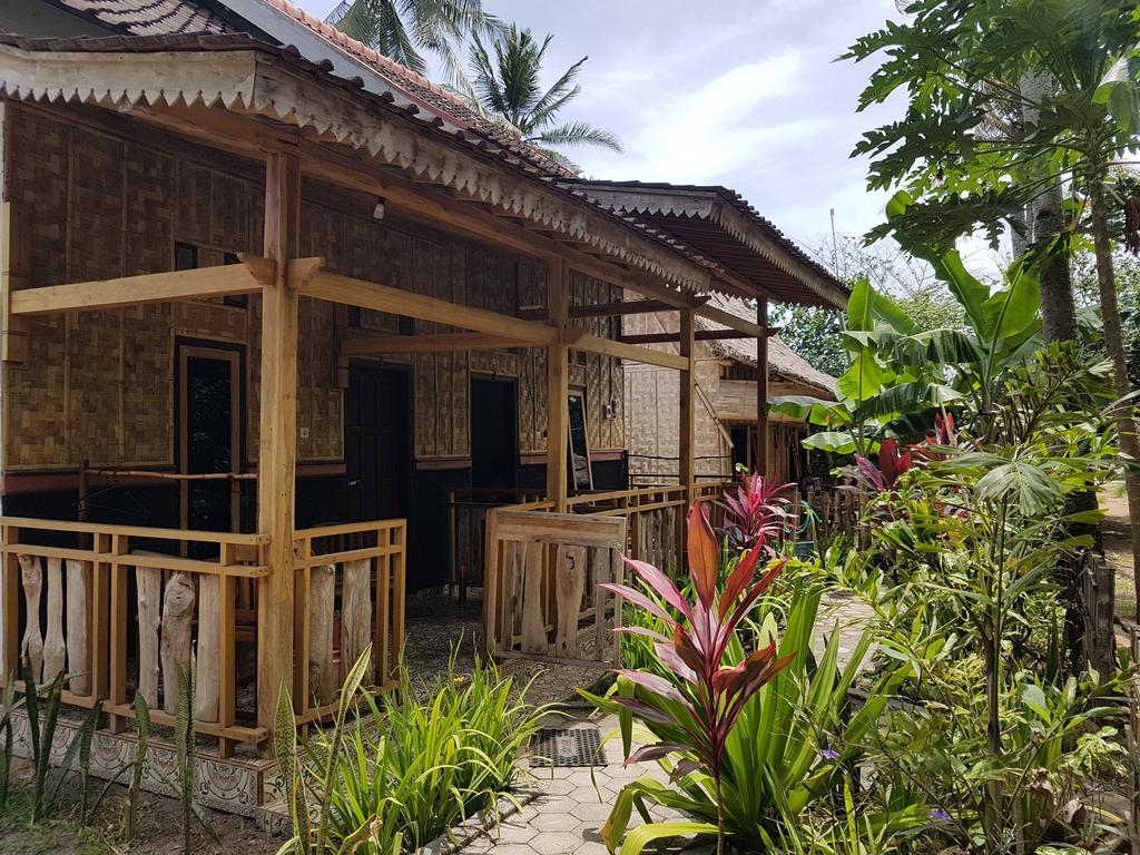 Red Island Bungalows Pasanggaran ภายนอก รูปภาพ