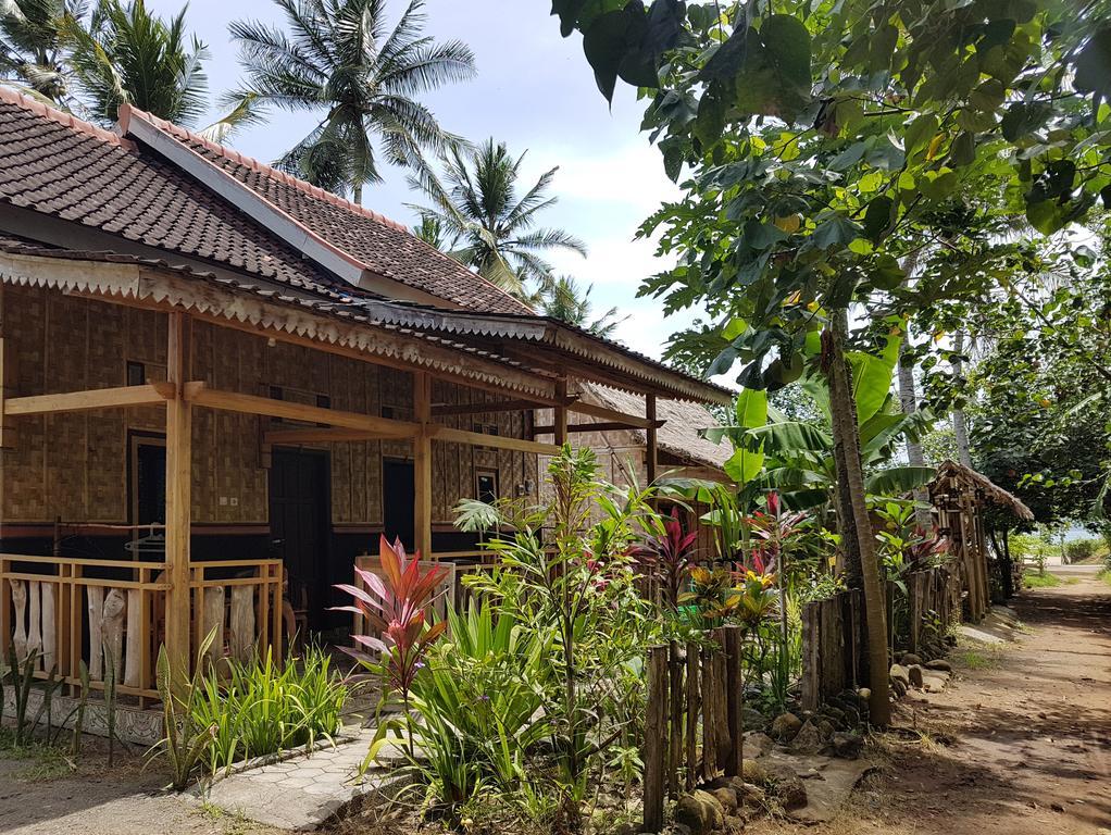 Red Island Bungalows Pasanggaran ภายนอก รูปภาพ