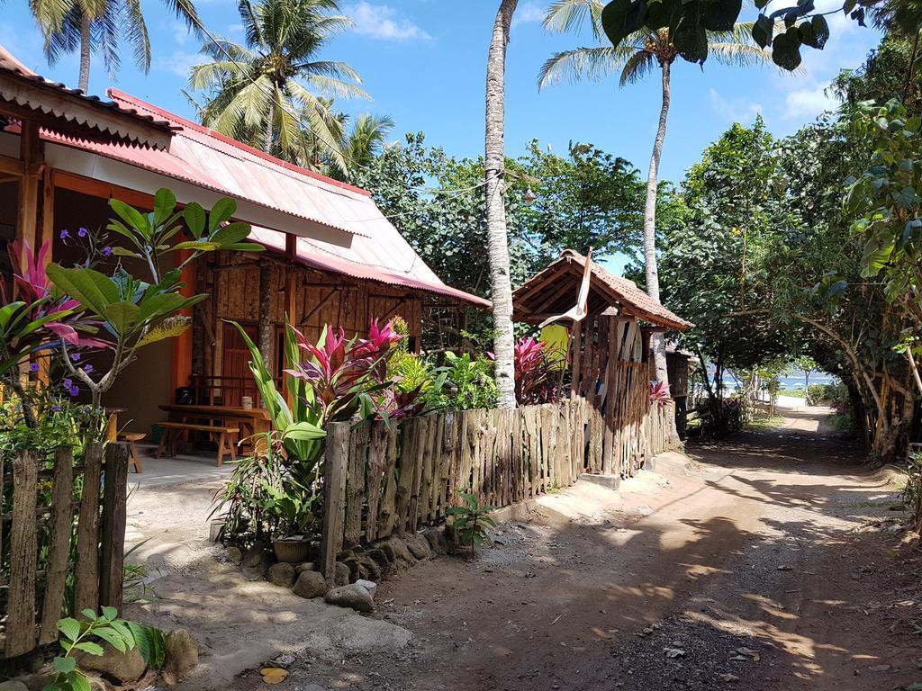 Red Island Bungalows Pasanggaran ภายนอก รูปภาพ