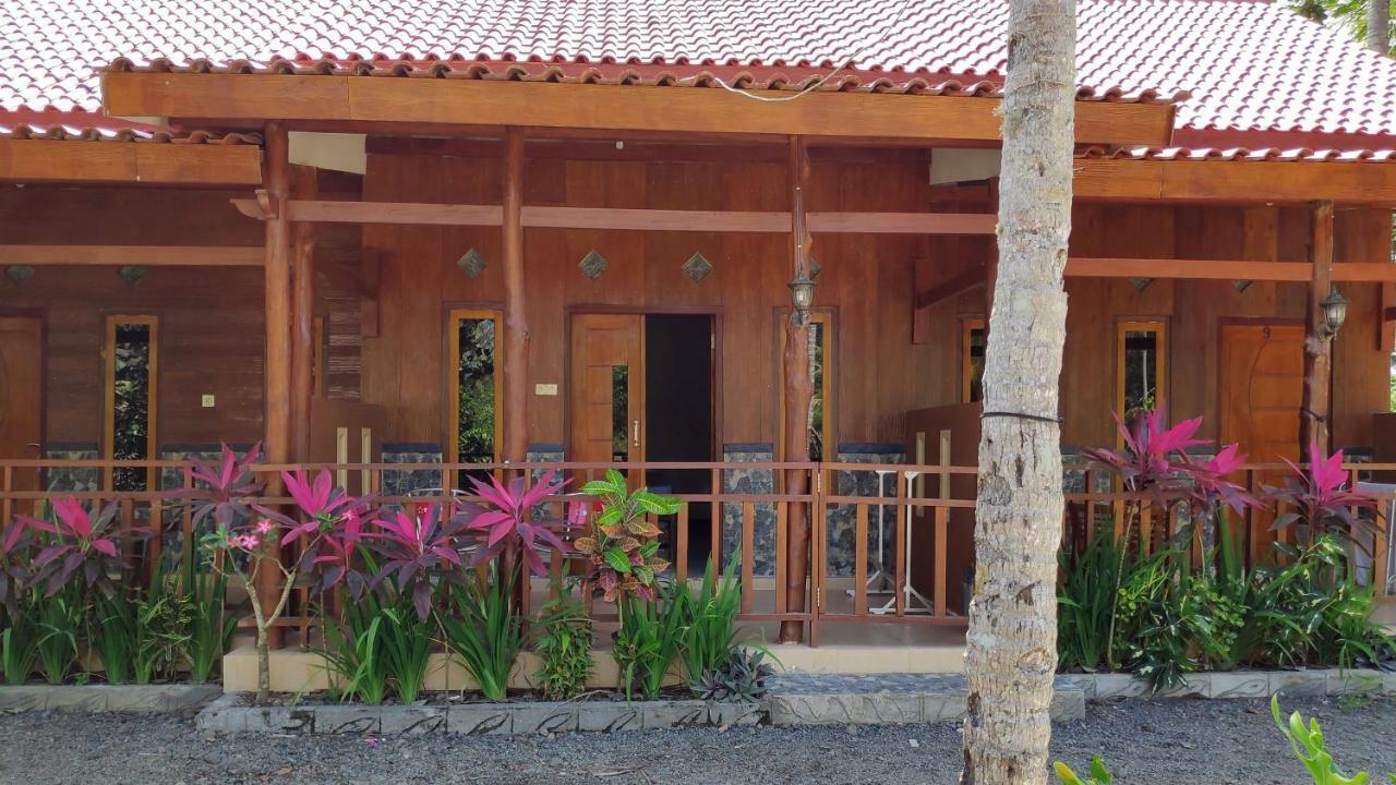 Red Island Bungalows Pasanggaran ภายนอก รูปภาพ